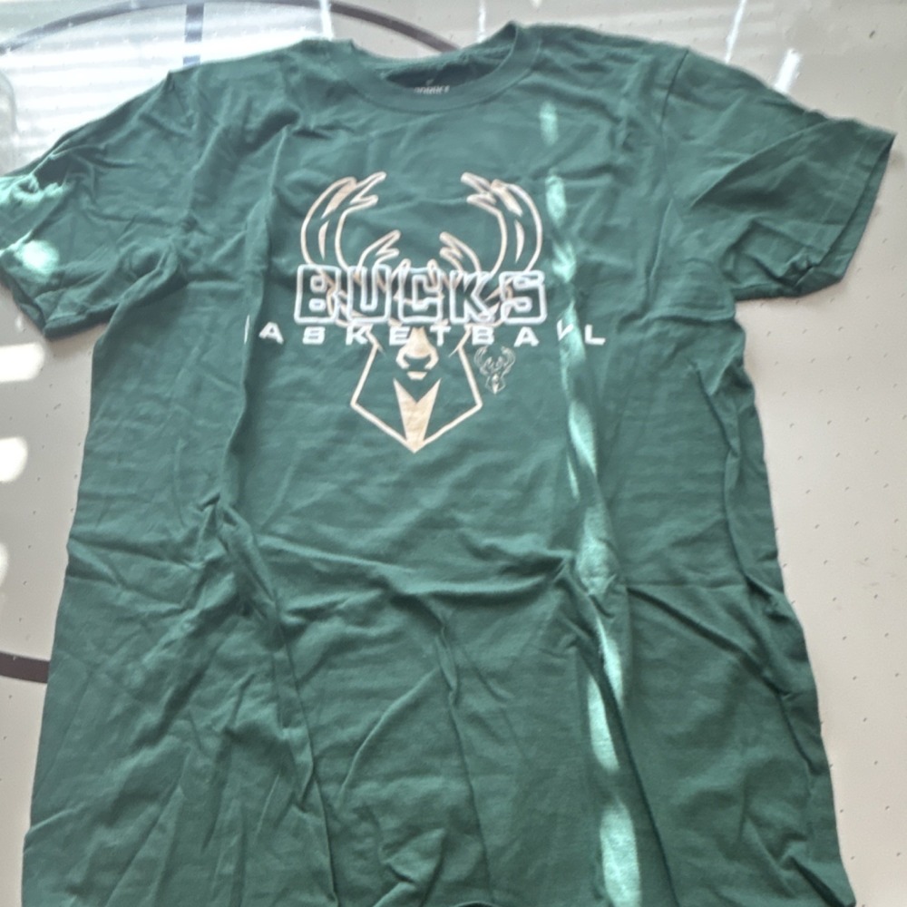 Fanatics NBA Milwaukee Bucks Key Green Basketball Shirt Size M